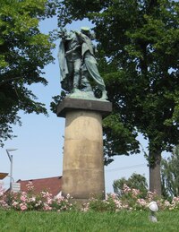 "Vítej Švejku! Museli jsme udělat nějaký kruh!"