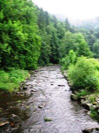 Pak přecházíme most