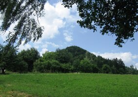 až k vysokému kopci