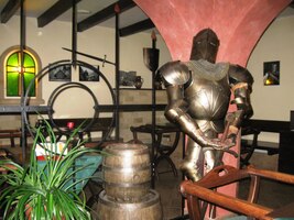 sem - do rytířské vinárny