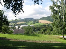 k úpatí vrchu Kalvárie