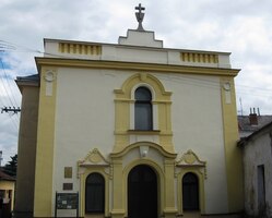 a také synagogu