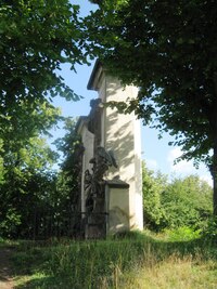 Na vrcholu Kalvárie stojí glorieta