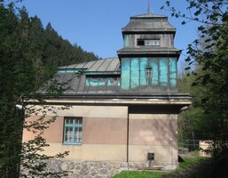 Tohle je stará a už nefunkční elektrárna