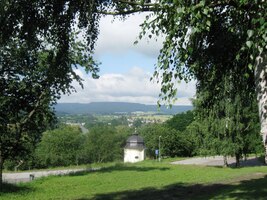 a báječnými výhledy na město