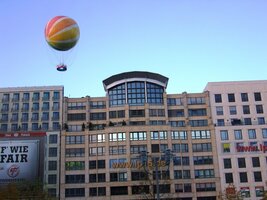 Nad Berlínem letí balon, tak vzhůru za ním do výšin