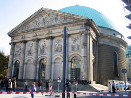 s katedrálou sv.Hedviky,