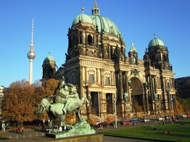 a tady ještě s jezdeckou sochou v popředí