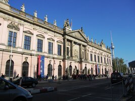 Třída Unter den Linden - knihovna Staatsbibliothek