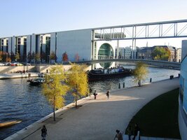 A toto je už nábřeží Sprévy