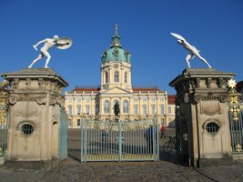 Pohled od náměstí Louisaplatz,