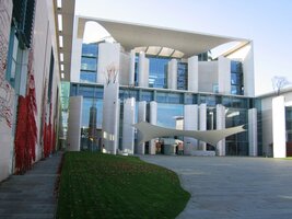 Vystavěli tu i budovu nového sněmu .-