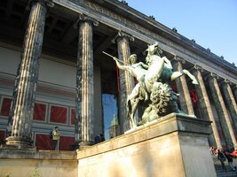 a zase nějaká jezdecká socha (neptejte se jaká)