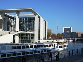 betonu, oceli a skla podivuhodných tvarů