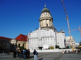 a protilehlými paláci Deutscher und Französischer Palasten