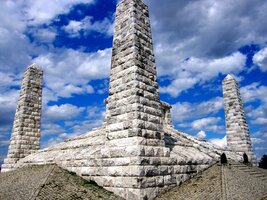 Nepostavil to Jurkovič podle Mayských pyramid ?