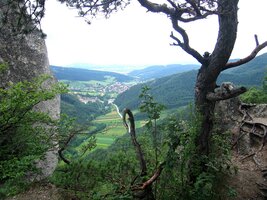 Výhled od Súlovského hradu na dvojves Súlov-Hradná