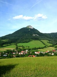 Strážovské hory - vrch Vápeč  (550 m převýšení)
