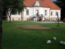 Areál Planinka - dříve lovecký zámek, dnes post-pionýrský tábor