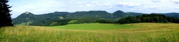 Panorama hřebene Strážovských vrchů  (vlevo Vápeč)