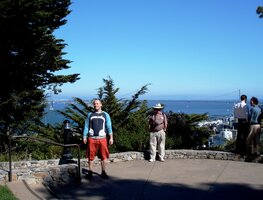 i to, že se Kolumbus dívá přes Tichý oceán do Japonska