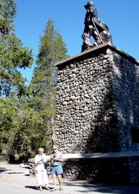 u pomníku Donner Memorial