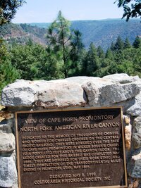 Tohle je vyhlídka na Cape Horn nad roklí American Canyon,
