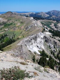 a tady je pohled na hřeben, kterým jsme sem přišli