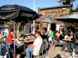 a hospoda Lost and Last Chance,