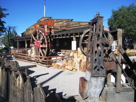 a Míša, vnučka mlynáře, je tu ve svém živlu