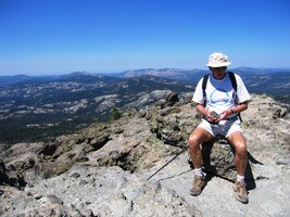 a z bílých skal se naskýtaly nádherné daleké výhledy