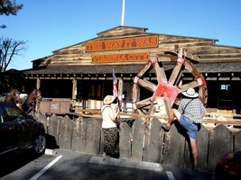 Celé město je ale plné připomínek historie