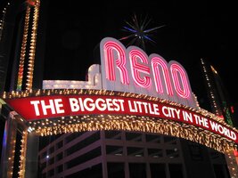 a neony nám připomínají, oč tu jde