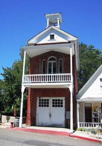 a nevázané architektury