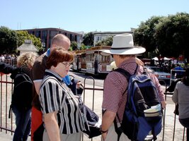 JÍízdu místní originální lanovkou nelze vynechat