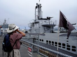 kde kotví i tato monstrózní ponorka,