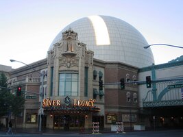 Architekrtura je tu místy bizarní,