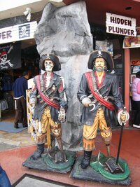 ale...hle, jsou tu i piráti!