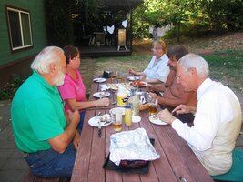 A tohle je pravidelná večerní gardenparty