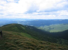 na barevné poloniny v podhůří těchto hor