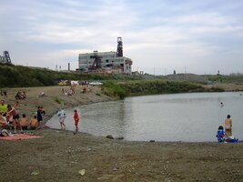 Před dolem jsou rovněž "černé" lidové solné lázně