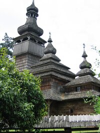 Je tu i dřevěný kostelík