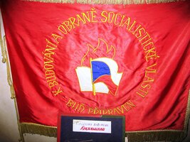 ale i připomínky nelidsky blbých mocipánů