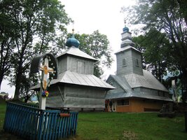 Na kopci nad vsí je ještě jeden kostelík,