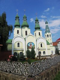 Ve městě je krásný čtyřvěžový "sobor"