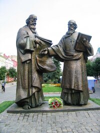 třeba tihle dva: Cyril a Metoděj. 
Inu, byli jsme přece pořád u nás!!!