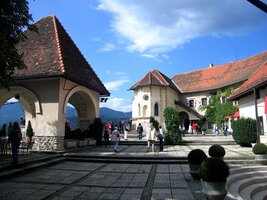 Na horním nádvoří je hradní muzeum