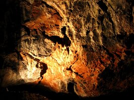 Jen na focení je tu málo světla