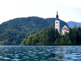 Plujeme k tomuto ostrůvku