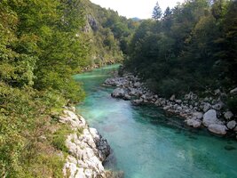 Ano, souhlasí - akvamarin je barva moře.